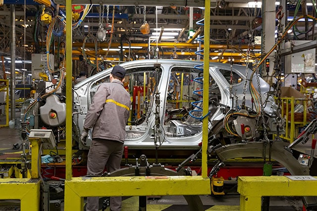 Learn the factors contributing to the surge of the automotive sector in manufacturing Mexico.